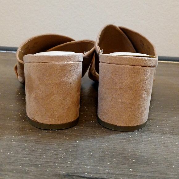 Francesca's Sylvia tan suede criss cross sandals 7.5 - Picture 3 of 6